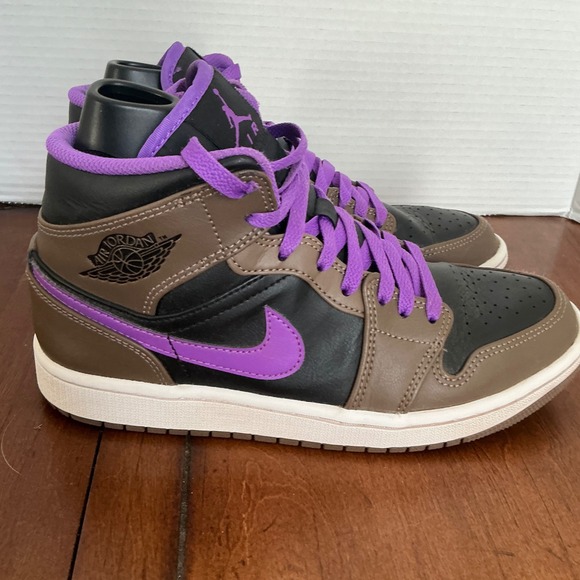 Jordan 1 Mid Palomino Wild Berry Black Brown Purple DQ8426-215 Mens Size 7